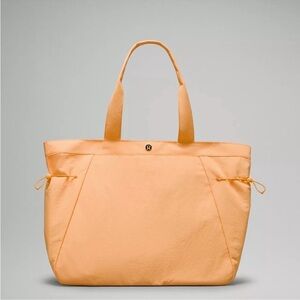 Lululemon shopper bag